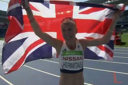 Golden 400m star Hermitage breaks world record
