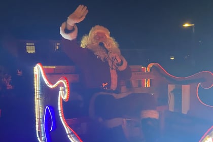 Video: Father Christmas spotted in Farnham on 2022 Santa’s Sleigh tour