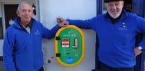 New defibrillator installed at Weybourne pub will be available 24/7