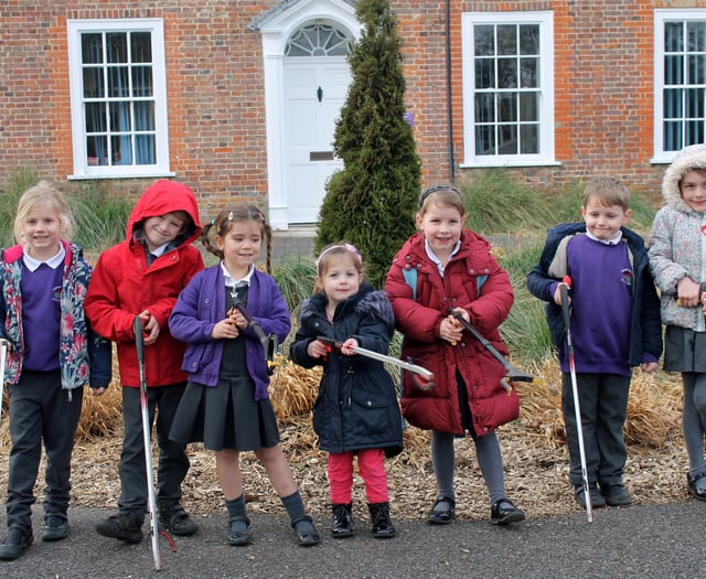 Andrews' Endowed CE Primary School pupils clear litter in Holybourne