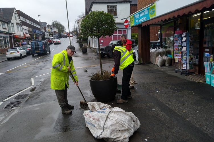 Weyhill in Bloom volunteers