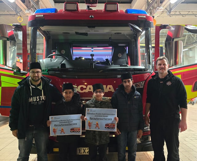 Muslim association distributes festive food to firefighters and police